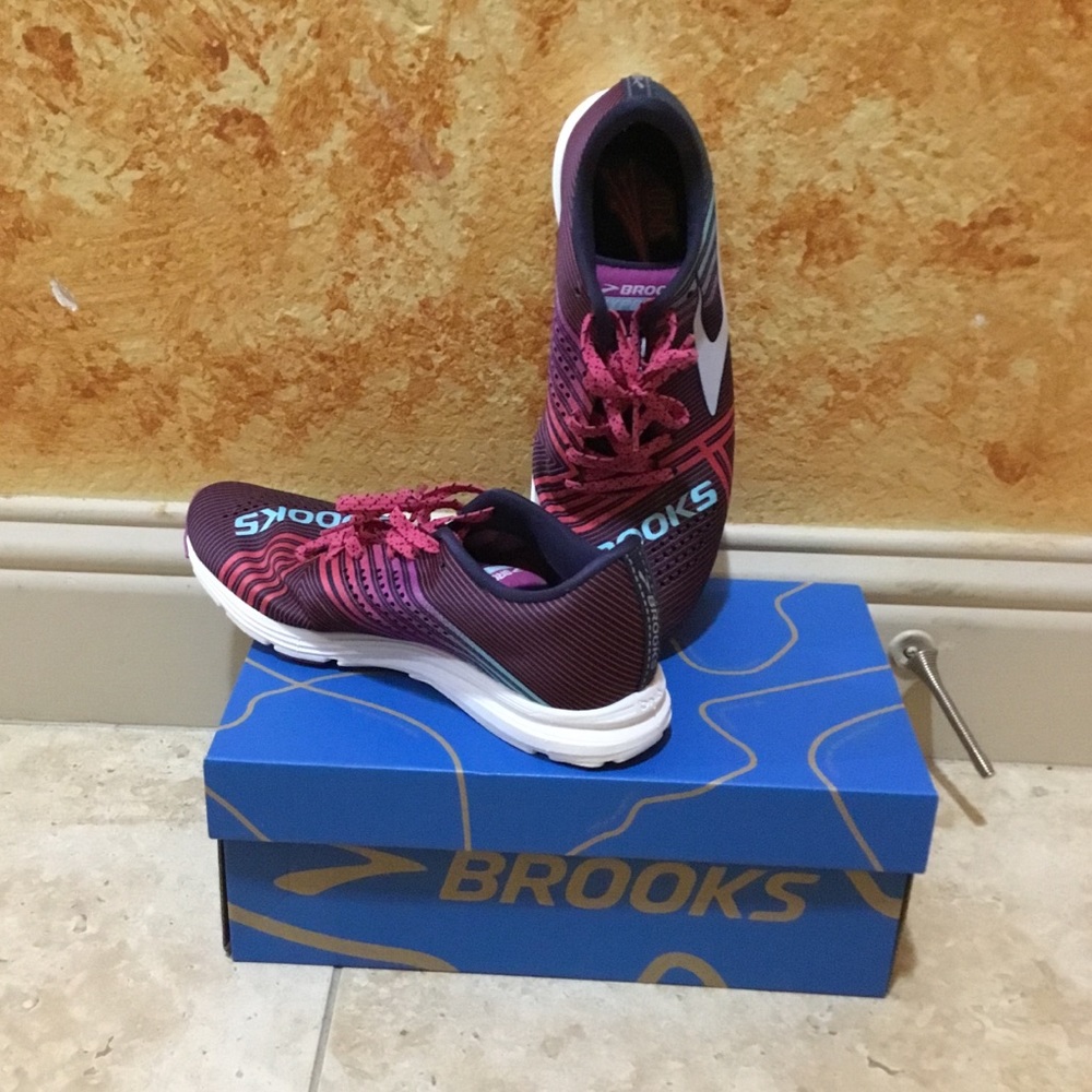 Brooks Hyperion Running Light Weight Shoeslike New - image 4